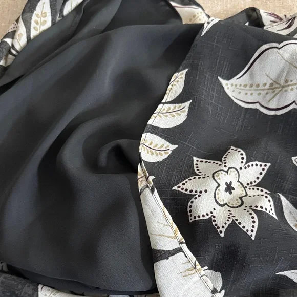 Torrid Black and Cream Floral Camisole - Picture 5 of 7